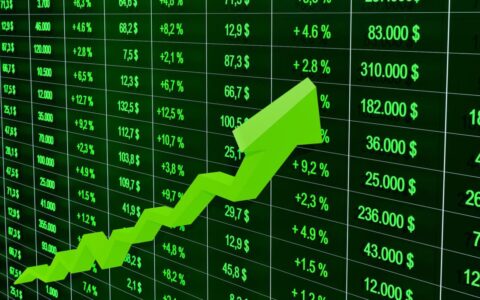 ASML上调指引、Morgan Stanley与BlackRock业绩亮眼，NVIDIA芯片节奏受关注｜美股公司新闻